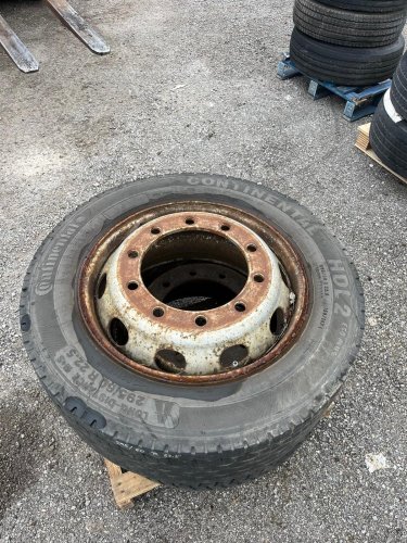 2KS PNEUMATIKA S DISKEM 295/60 R22.5