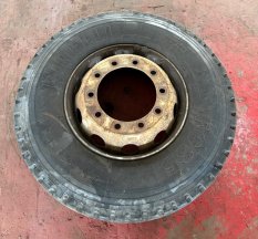 MERCEDES ACTROS TYRE WITH RIMS 315/80 R 22. A0014011902, A 0014011902