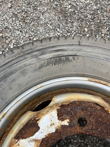 PNEUMATIKA S DISKEM 205/75 R17.5
