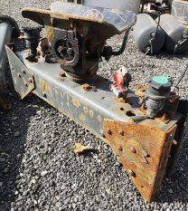 RENAULT MIDLUM ZADNÍ PŘÍČKA S TAŽNÝM ZAŘÍZENÍM