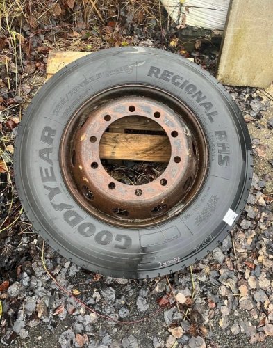 PNEUMATIKA S DISKEM 305/70 R22.5