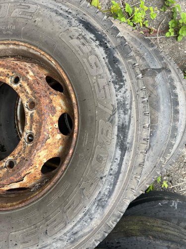 PNEUMATIKA S DISKEM 295/80 R22.5