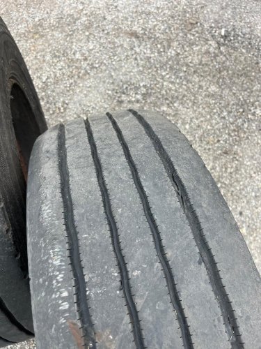 2KS PNEUMATIKA S DISKEM 265/70 R17.5