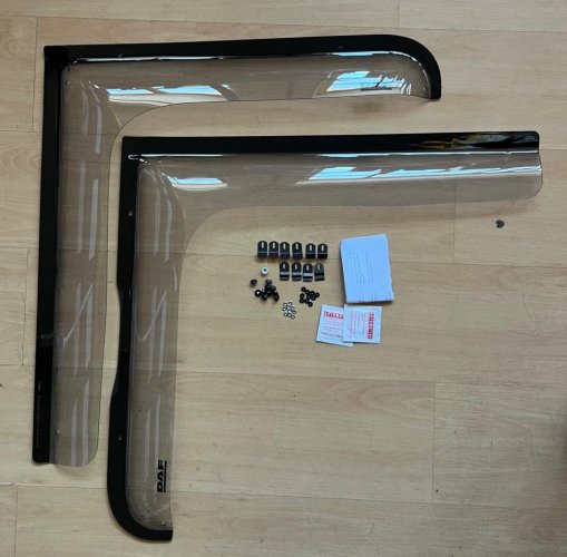 DAF CF, XF DVEŘNÍ DEFLEKTOR PRAVÝ A LEVÝ A MONTÁŽNÍ SADA DEFLEKTORU 1649920