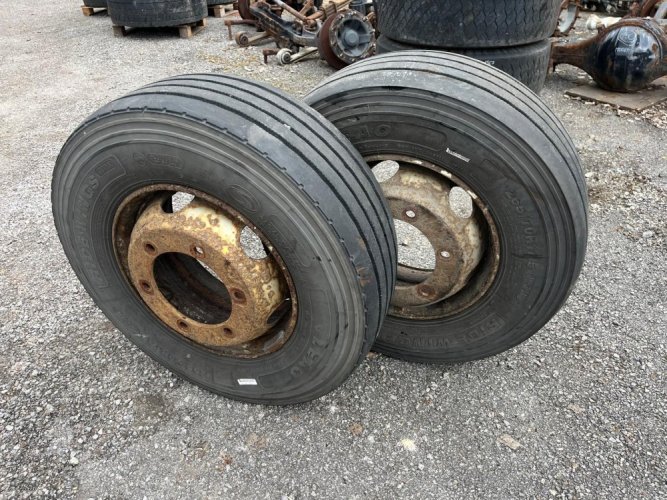 2KS PNEUMATIKA S DISKEM 265/70 R17.5