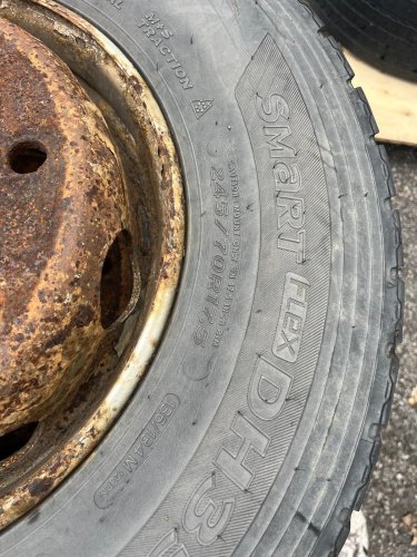 3KS PNEUMATIKA S DISKEM 245/70 R17.5