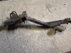 RENAULT MIDLUM PŘEDNÍ DRŽÁK LEVÁ