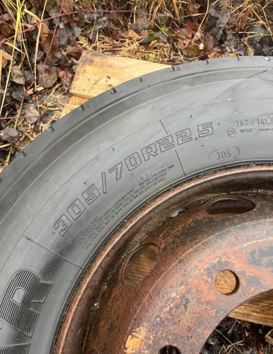 PNEUMATIKA S DISKEM 305/70 R22.5