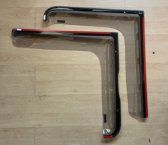 DAF CF, XF DVEŘNÍ DEFLEKTOR PRAVÝ A LEVÝ A MONTÁŽNÍ SADA DEFLEKTORU 1649920