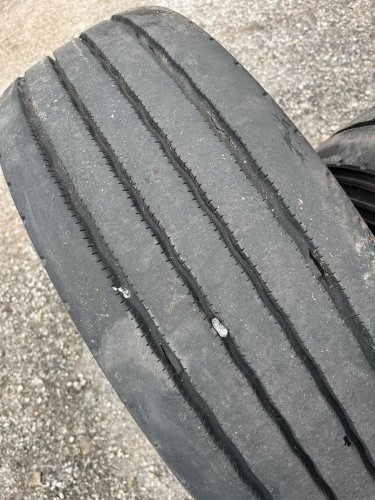2KS PNEUMATIKA S DISKEM 265/70 R17.5