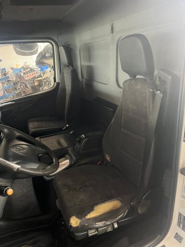 Mercedes Atego Fahrerhaus, Sitz, Windschutzscheibe usw. A9736000020, A 973 600 00 20, A9736000105, A 973 600 01 05, A9736710810, A6866710010, A9676800555, A9737203105, A 973 720 31 05, A9737203205, A 973 720 32 05, A9737200118, A9737200218, A9407200770, A9407200870, A9737500009, A 973 750 00 09, A9738800585, A 973 880 05 85, A9408101419, A 940 810 14 19, A9408102919, A 940 810 29 19, A0018109714, A0018109814, A0068306061, A9438300042, A9409102701, A 940 910 27 01, A9409106801