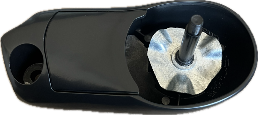 SCANIA LEVÝ DRŽÁK ZRCÁTKA 1396533