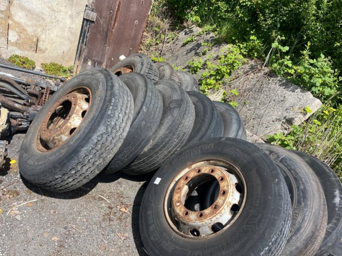PNEUMATIKA S DISKEM 295/80 R22.5