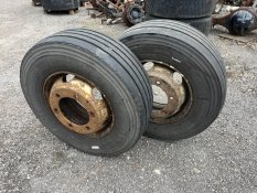 2KS PNEUMATIKA S DISKEM 265/70 R17.5