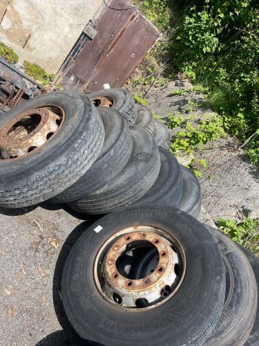 PNEUMATIKA S DISKEM 295/80 R22.5