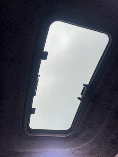 DAF LF Fahrerhaus LF45IV Euro 4, Oberbett, Bett, Windschutzscheibe 1715041, 2368198, 1700368, 1409950, 1409951, 1714663, 1400997, 1400998, 1718835, 1714267, 1401003, 2362874, 2362875, 1700764, 1408299, 1405438, 1700792, 1409566, 1700791, 14009565, 1409560