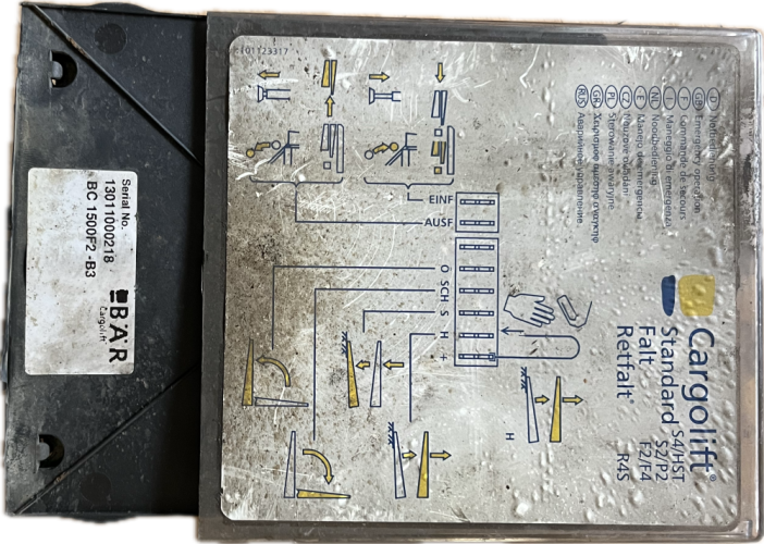 NOTSTEUERUNG DES HYDRAULIKKOPFES