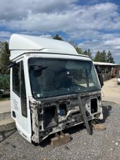 IVECO EUROCARGO KABINA 5801284177, 5801284018, 504032784, 504304975, 504232512, 504232513, 504150546, 504150547, 504239774, 504286251, 5802247963, 504032232, 504061897, 504143812