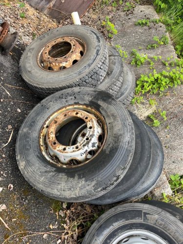 PNEUMATIKA S DISKEM 295/80 R22.5