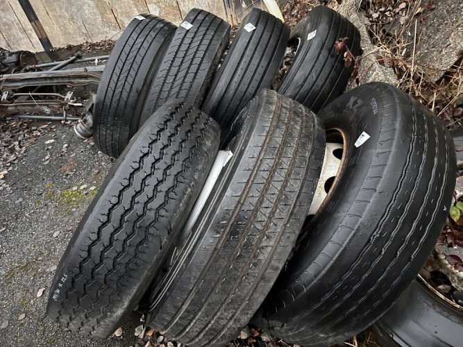 PNEUMATIKA S DISKEM 295/80 R22.5