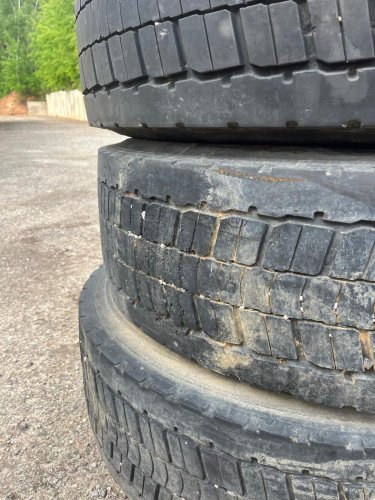 4PCS TYRES WITH WHEEL 305/70 R22.5